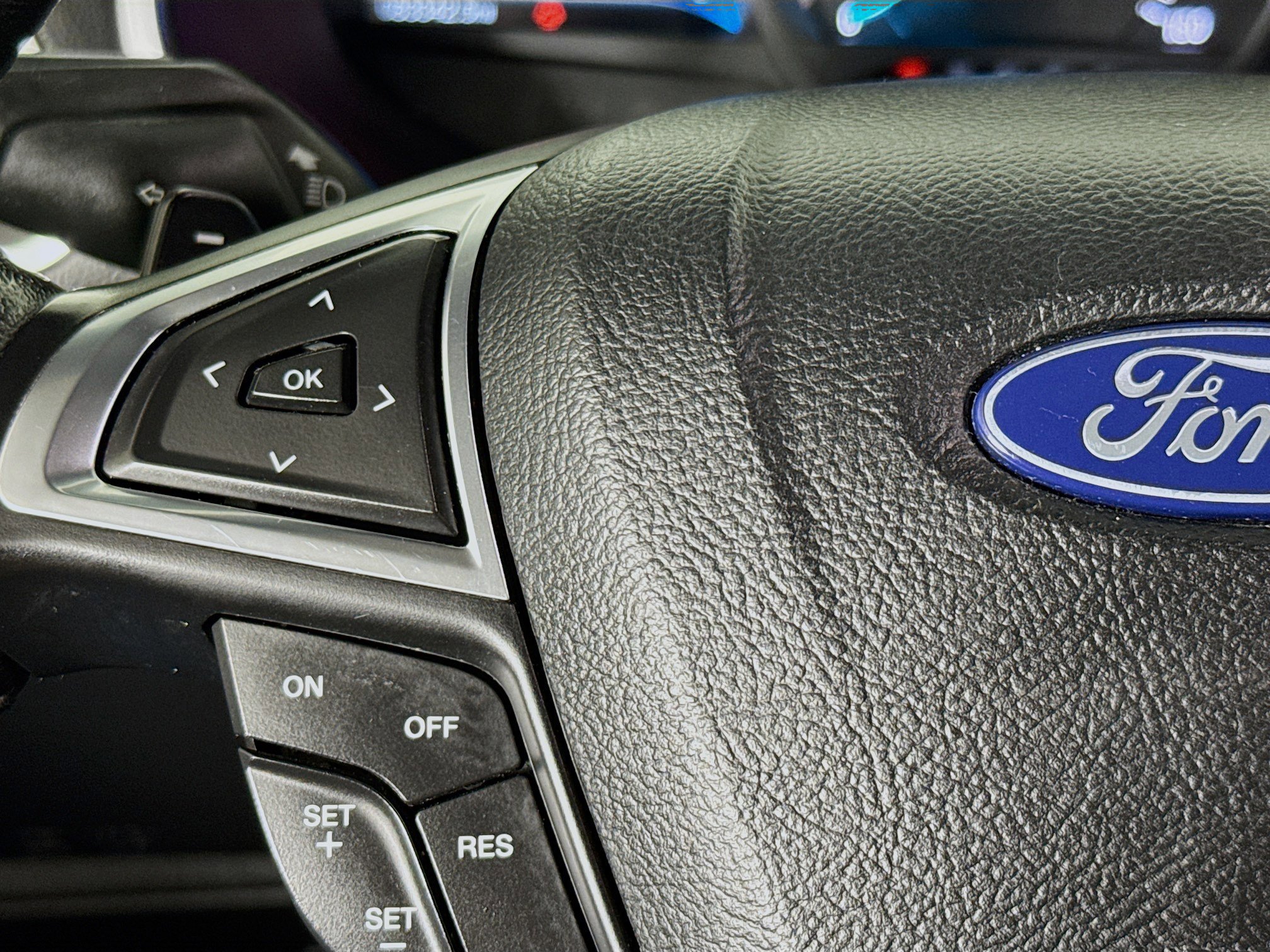 Used 2018 Ford Edge Titanium FWD image 13