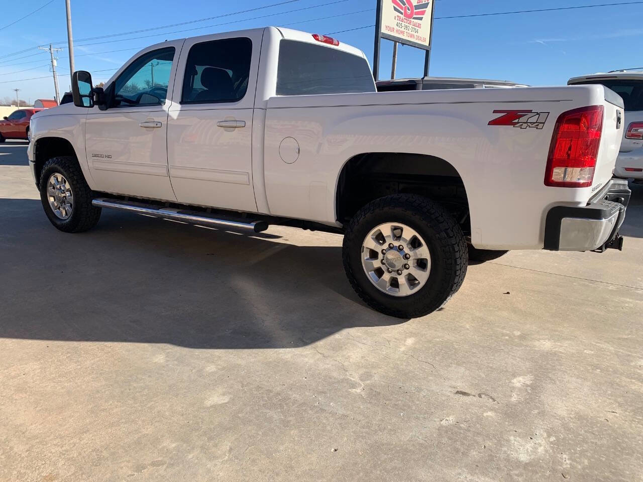 Used 2011 GMC Sierra 2500 SLT w/ SLT Convenience Package image 4