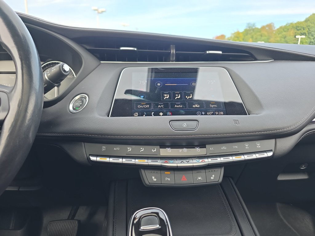 Used 2021 Cadillac XT4 Luxury w/ Cold Weather Package AWD/4WD image 32