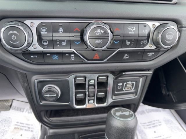 Used 2025 Jeep Wrangler Sahara 4xe image 25