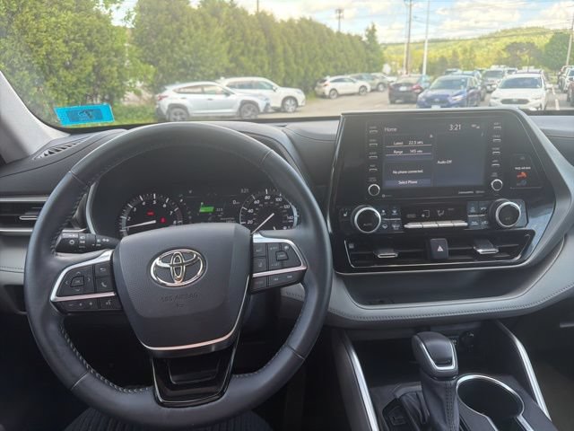 Used 2021 Toyota Highlander XLE AWD/4WD image 17