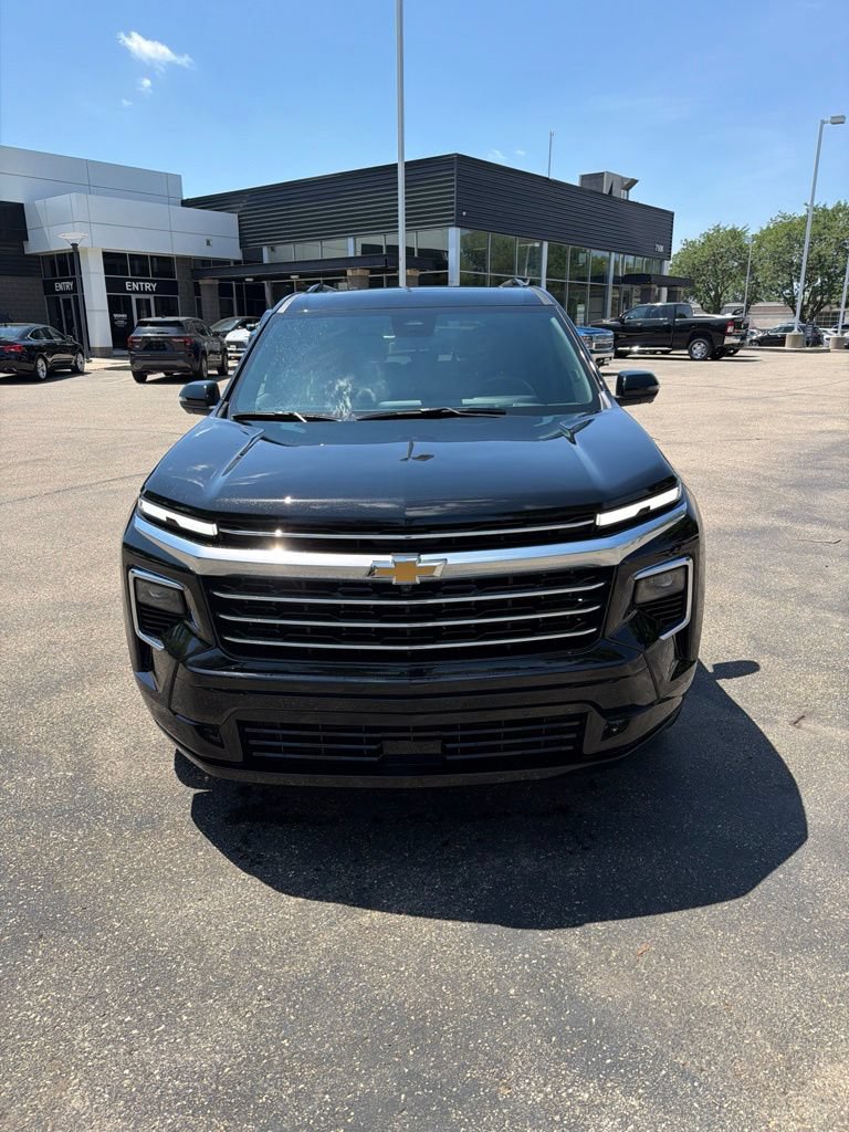 Used 2026 Chevrolet Traverse High Country w/ LPO, Floor Liner Package AWD/4WD image 2