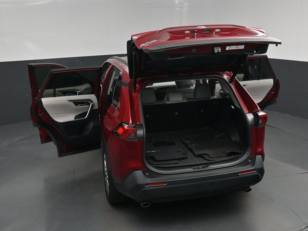 Used 2022 Toyota RAV4 XLE Premium FWD image 30