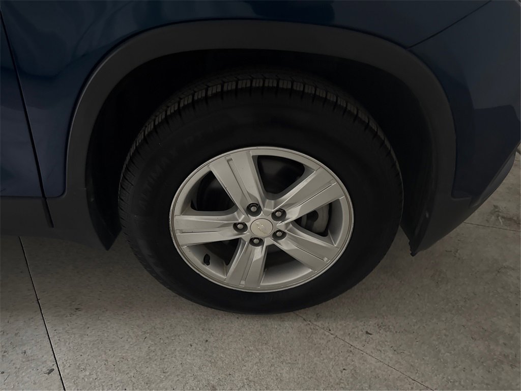 Used 2020 Chevrolet Trax LT w/ LT Convenience Package image 19