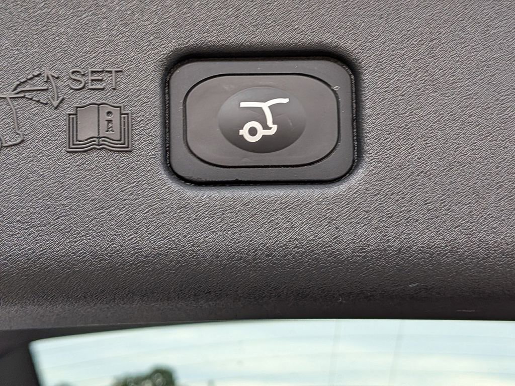 Used 2025 Lincoln Nautilus Premier image 14