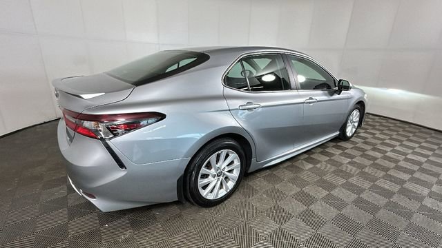 Used 2024 Toyota Camry SE FWD image 3