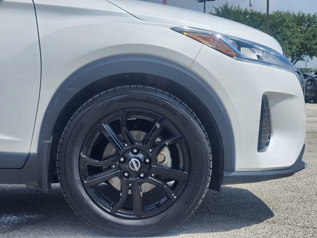 Used 2023 Nissan Kicks SV w/ Interior Electronics Package FWD image 8