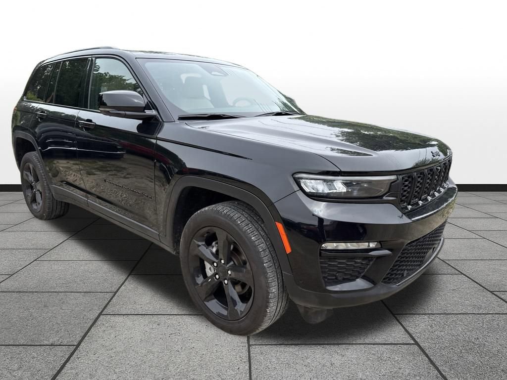 Used 2024 Jeep Grand Cherokee Limited w/ Luxury Tech Group II AWD/4WD image 3