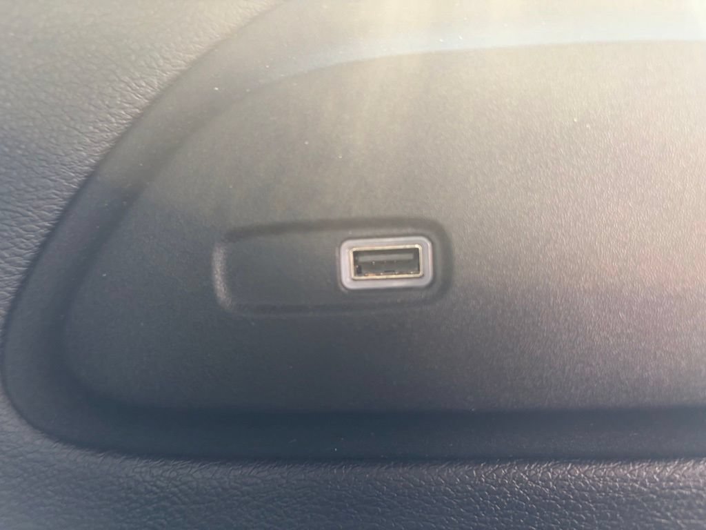 Certified 2025 Chrysler Pacifica Limited FWD image 13