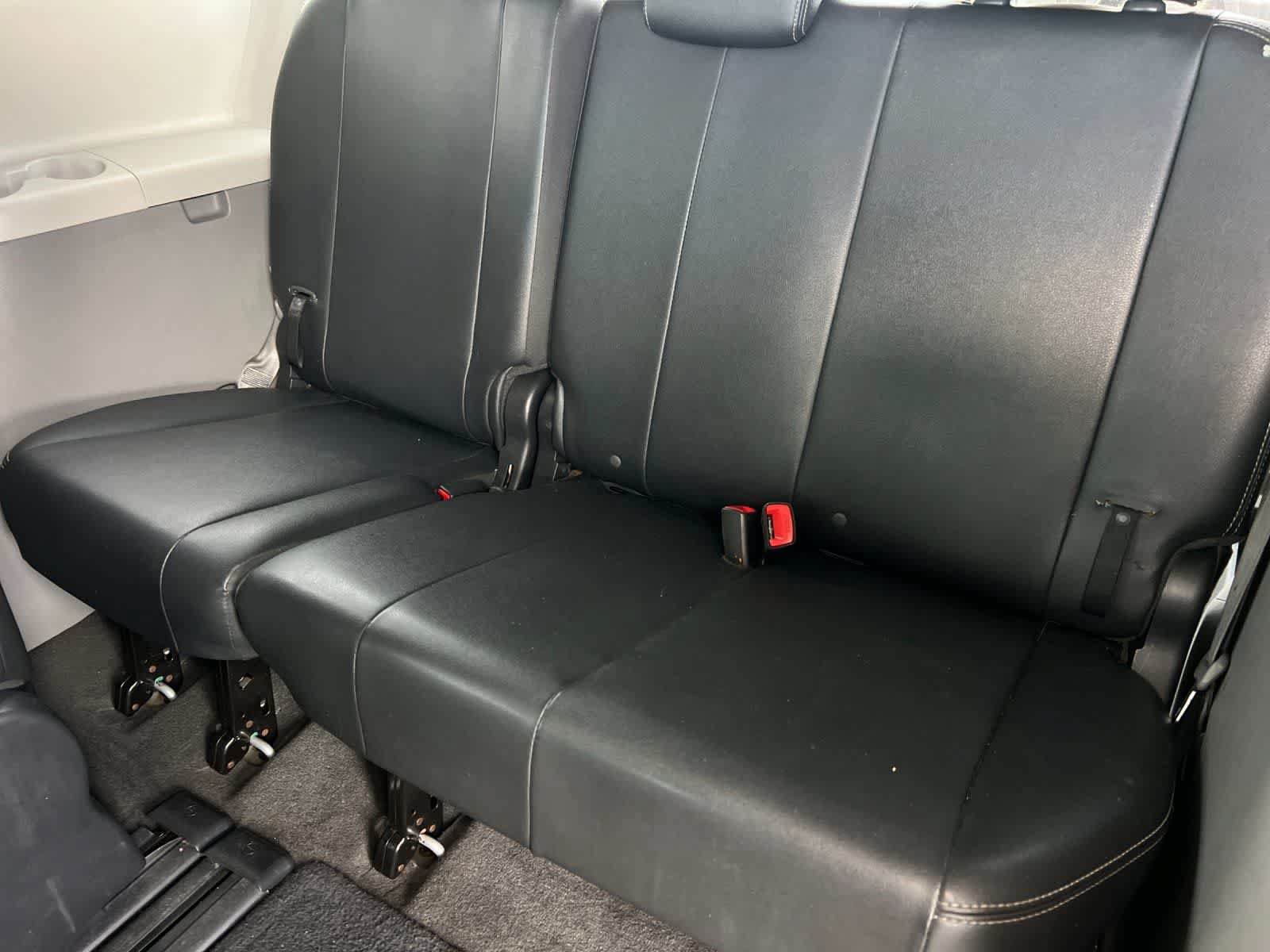 Used 2014 Toyota Sienna SE FWD image 16