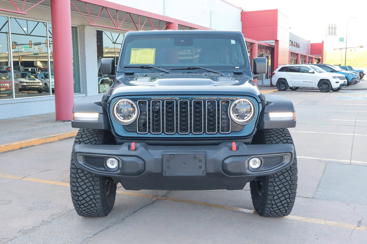Used 2025 Jeep Wrangler Unlimited Rubicon AWD/4WD image 3