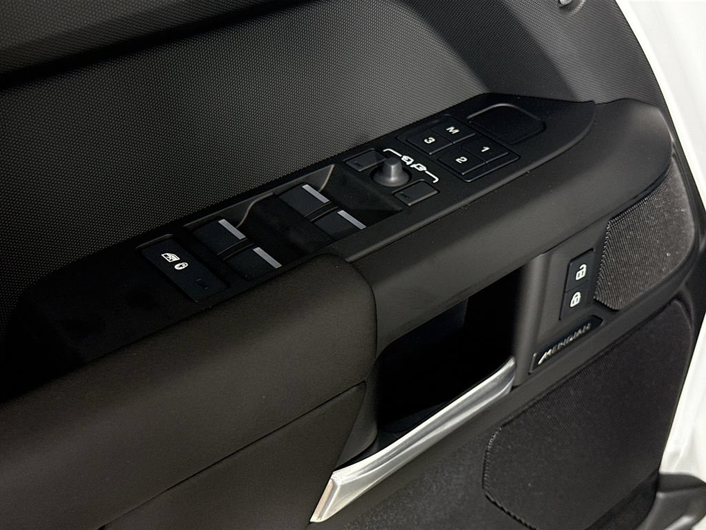 Certified 2025 Land Rover Defender 110 S AWD/4WD image 20
