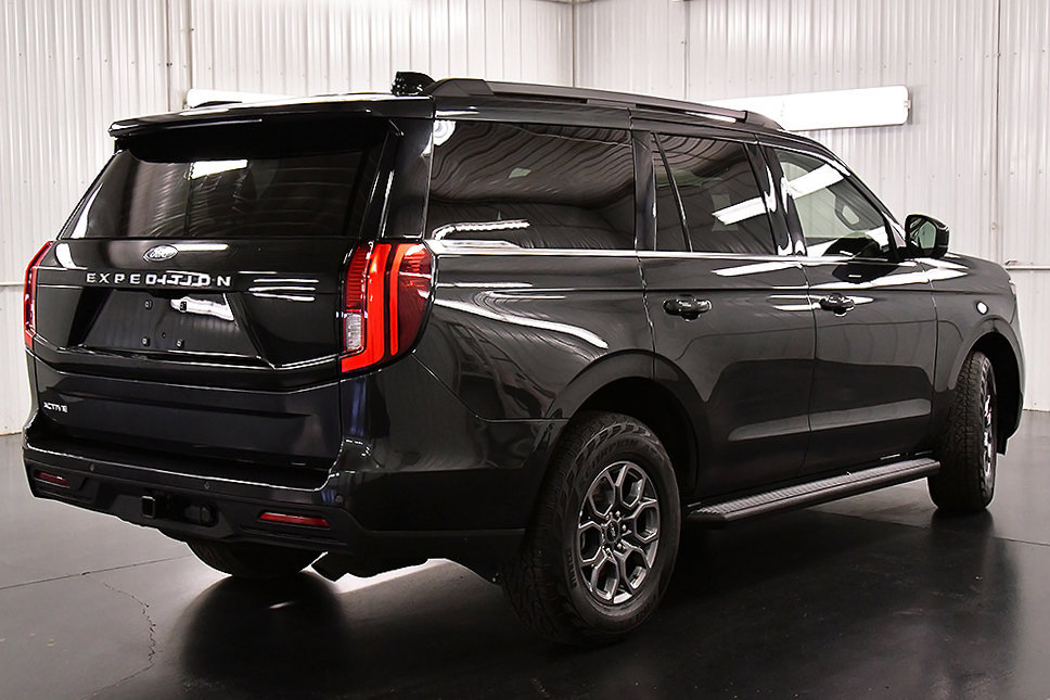 Used 2025 Ford Expedition Active AWD/4WD image 7