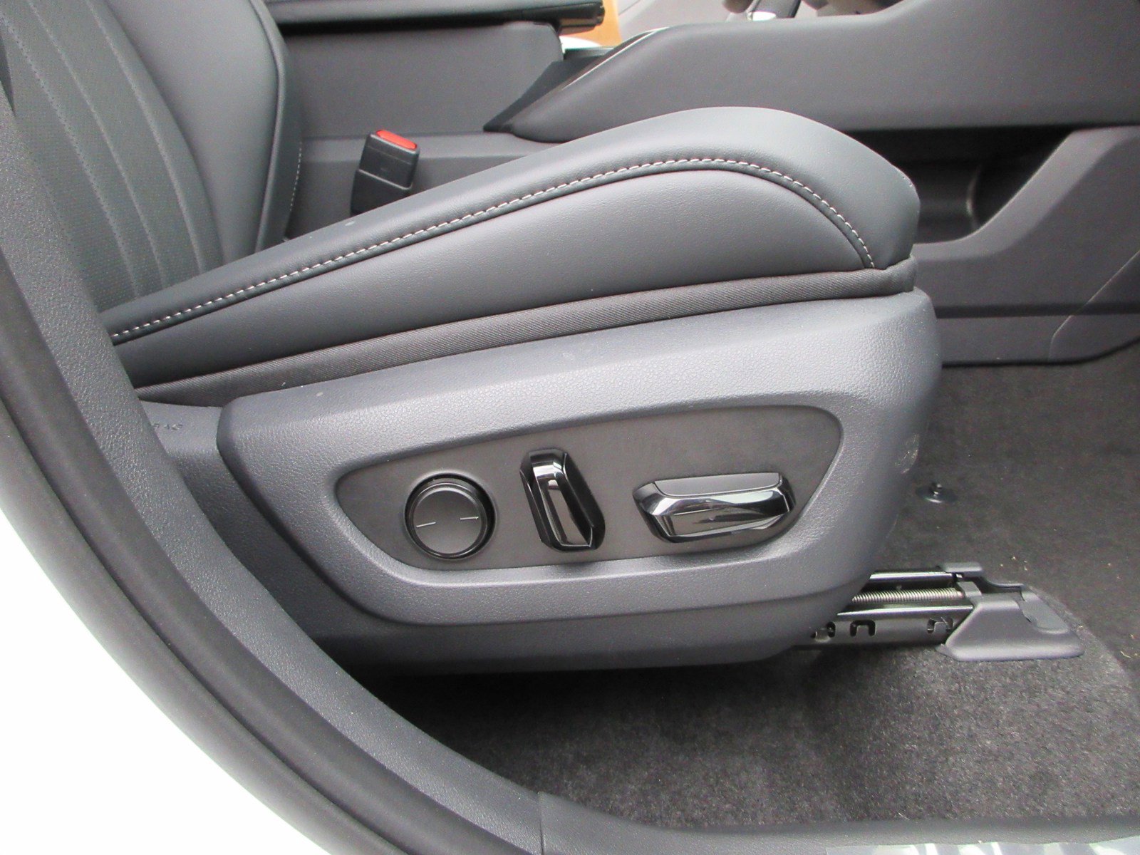 New 2026 Lexus TX 500h AWD image 30