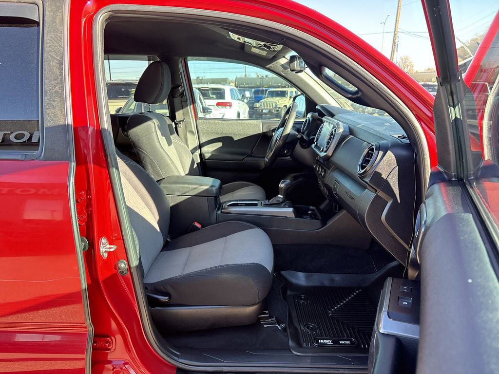 Used 2021 Toyota Tacoma TRD Off-Road w/ Technology Package image 30