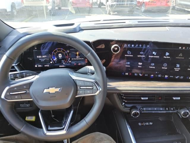Used 2025 Chevrolet Suburban Premier w/ Sun And Tow Package AWD/4WD image 2