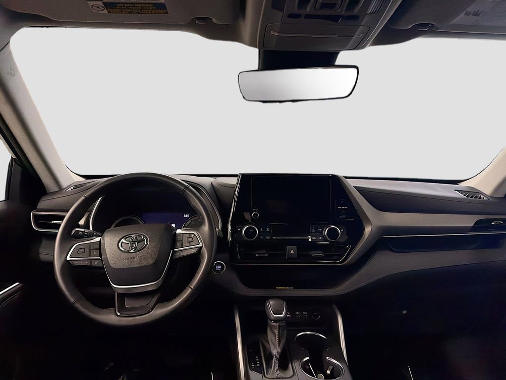 Used 2023 Toyota Highlander XLE AWD/4WD image 24