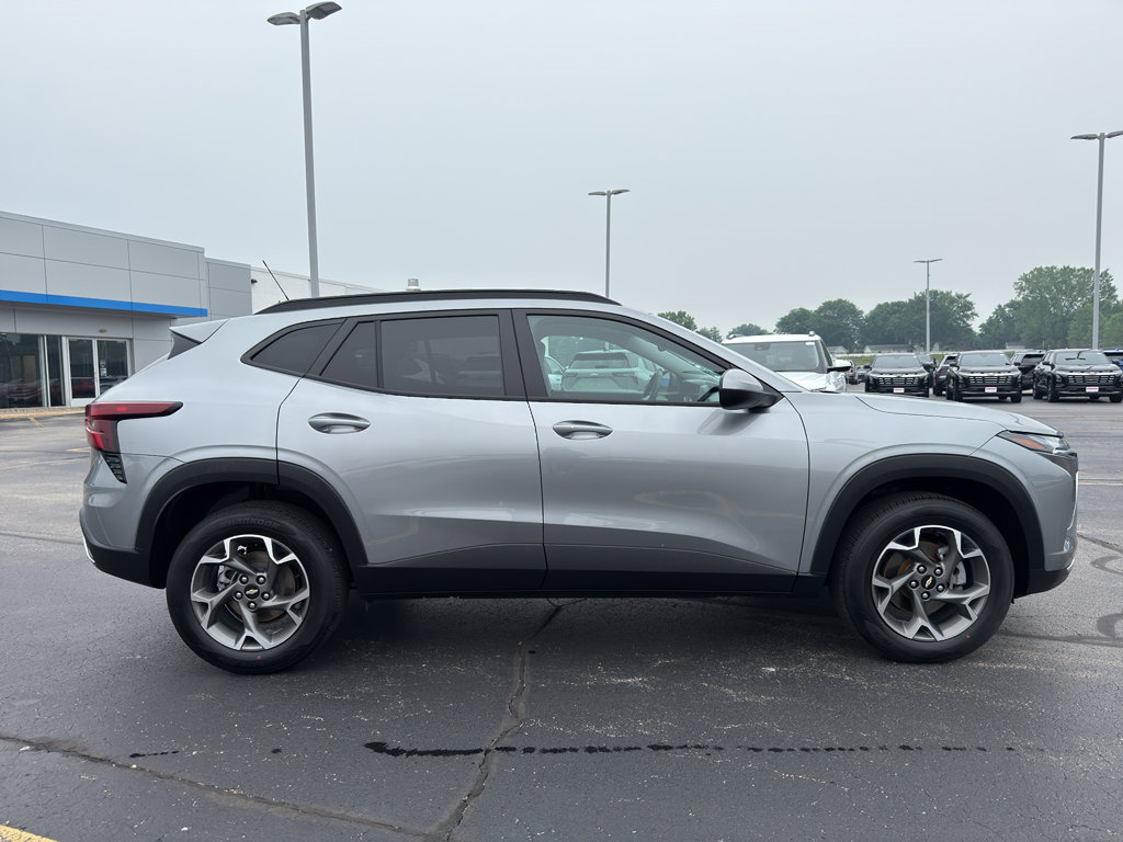 Certified 2024 Chevrolet Trax LT w/ Driver Confidence Package image 4