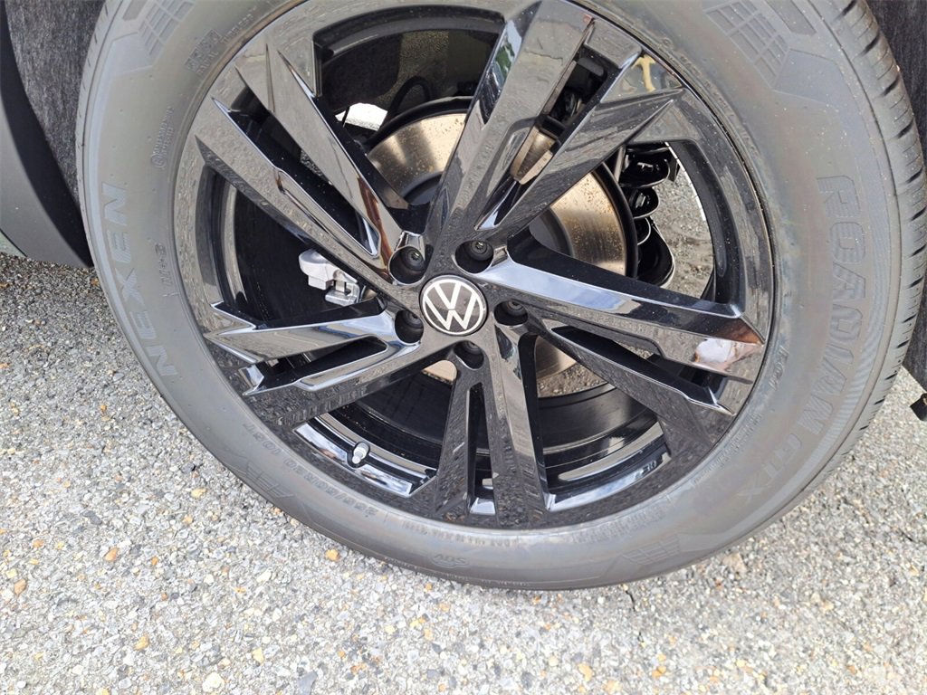 New 2026 Volkswagen Atlas Cross Sport SEL R-Line image 31