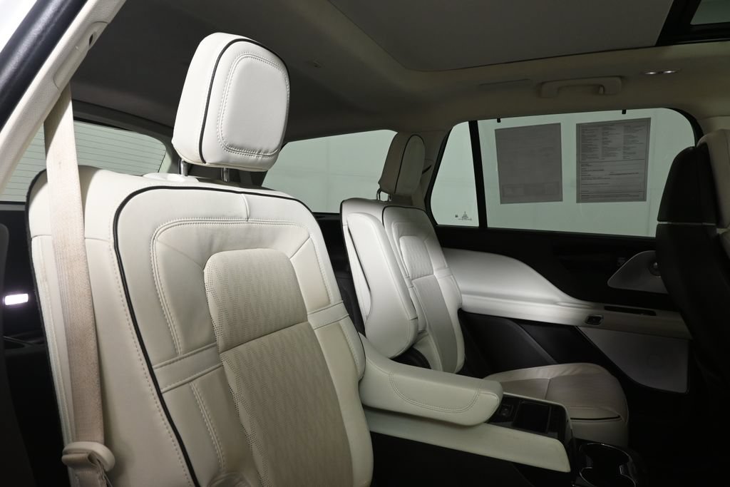 Used 2024 Lincoln Aviator Black Label AWD/4WD image 33