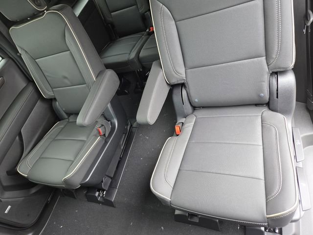 New 2025 Chevrolet Suburban Premier image 31