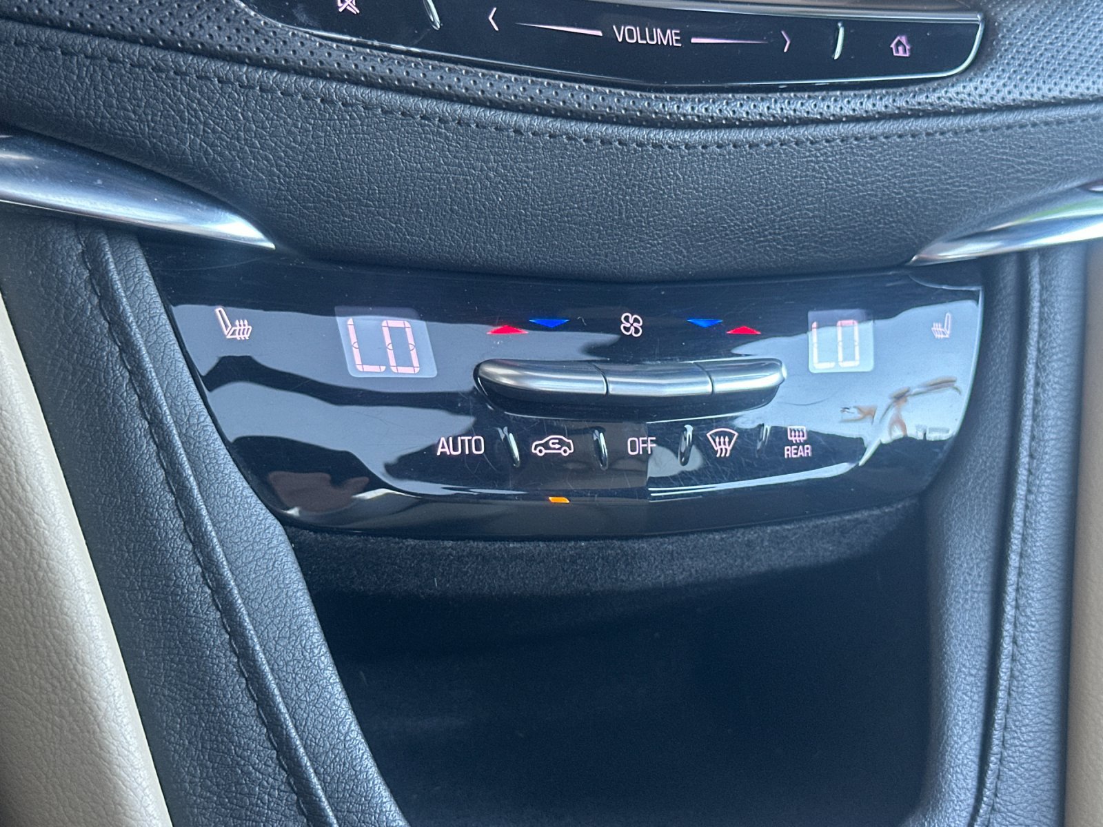 Used 2017 Cadillac XT5 Luxury w/ Driver Awareness Package AWD/4WD image 21
