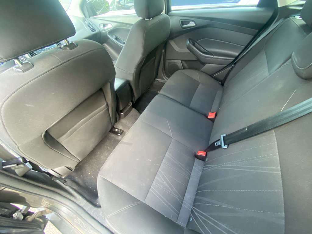 Used 2017 Ford Focus SE FWD image 15