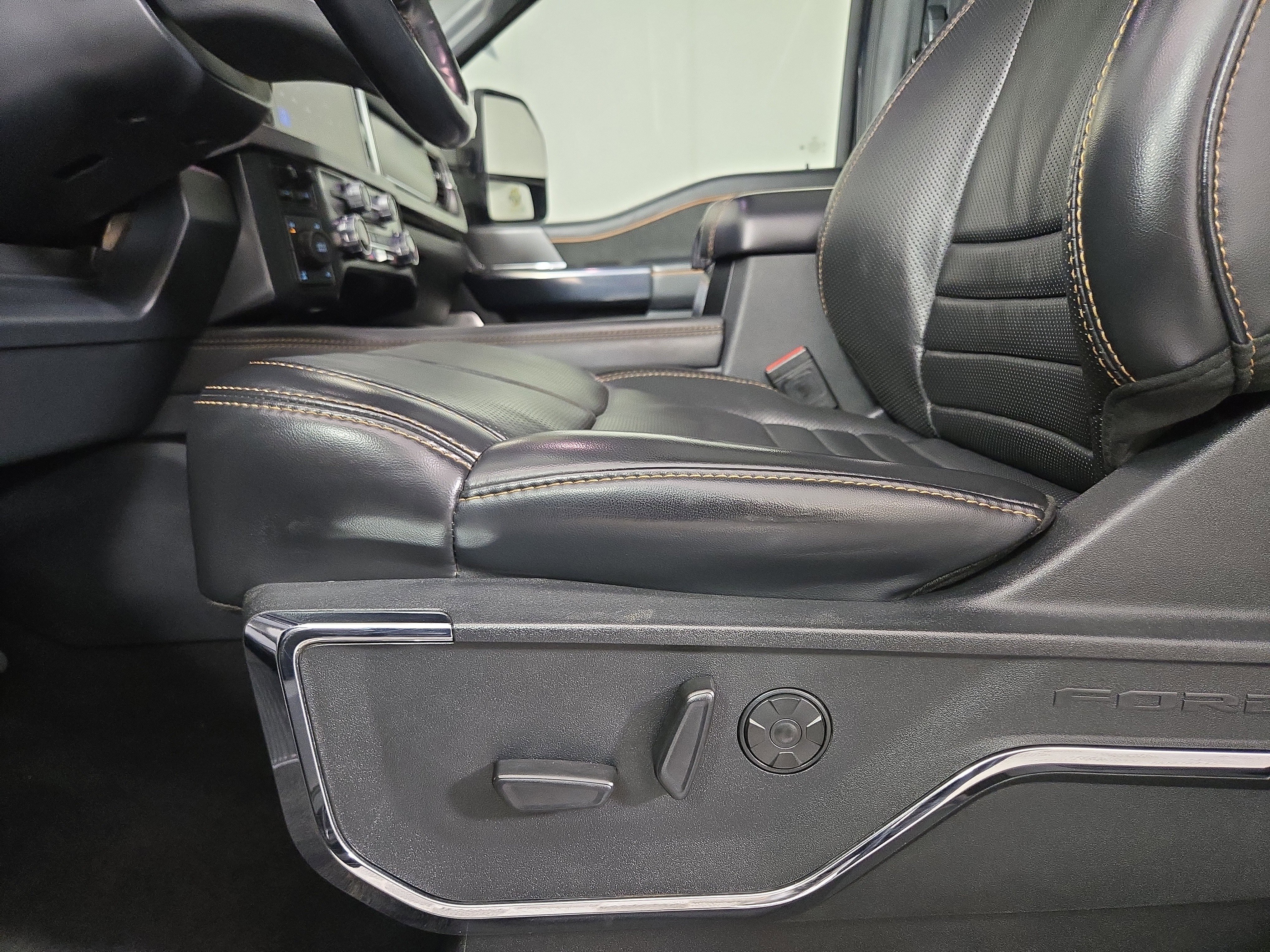 Used 2024 Ford F250 Platinum image 31