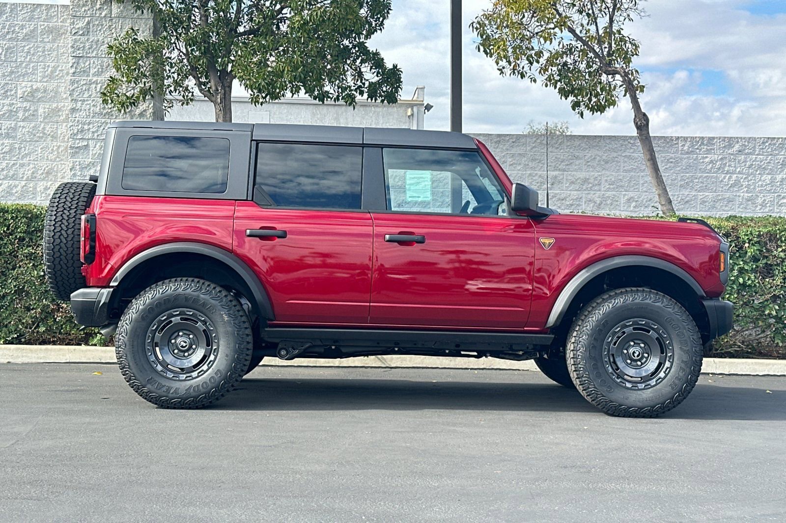 New 2025 Ford Bronco Badlands w/ Sasquatch Package image 3