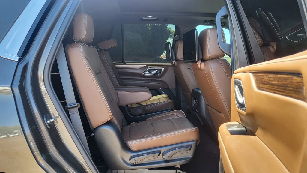 Used 2021 Chevrolet Tahoe High Country w/ Premium Package RWD image 21
