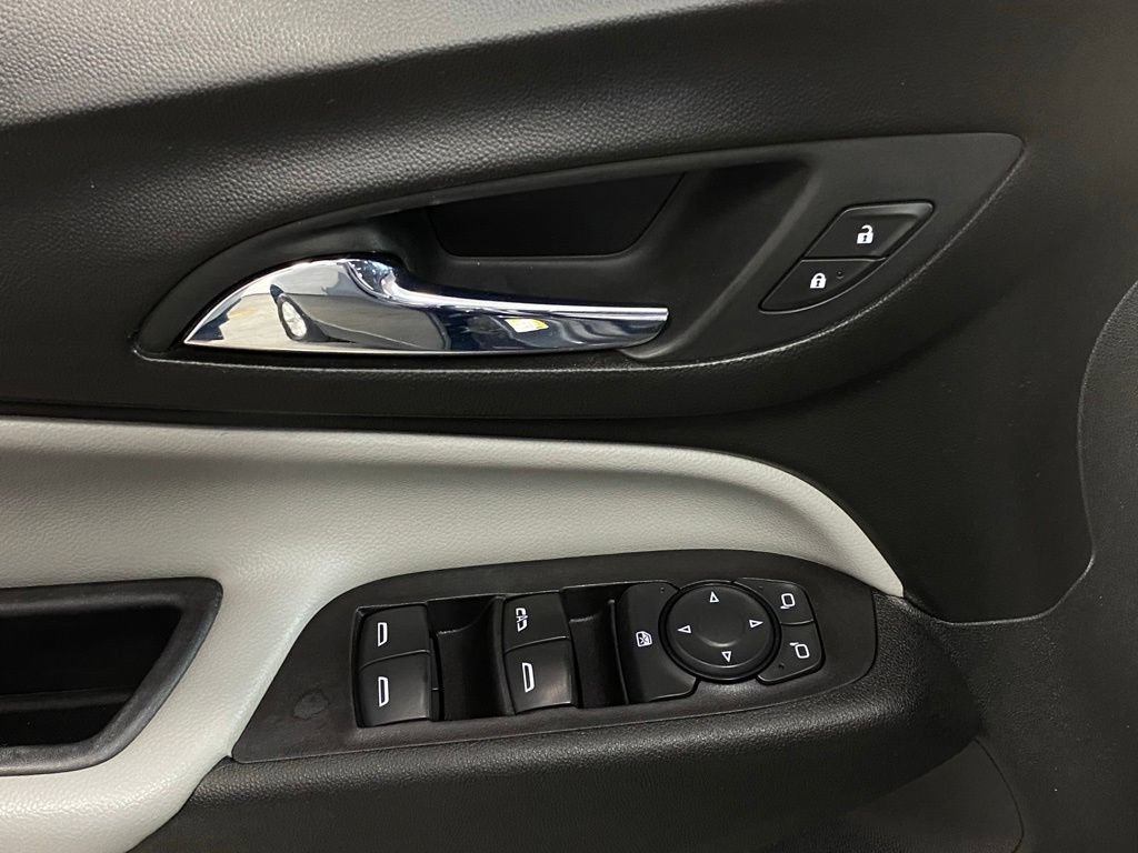 Used 2018 Chevrolet Equinox LS FWD image 13
