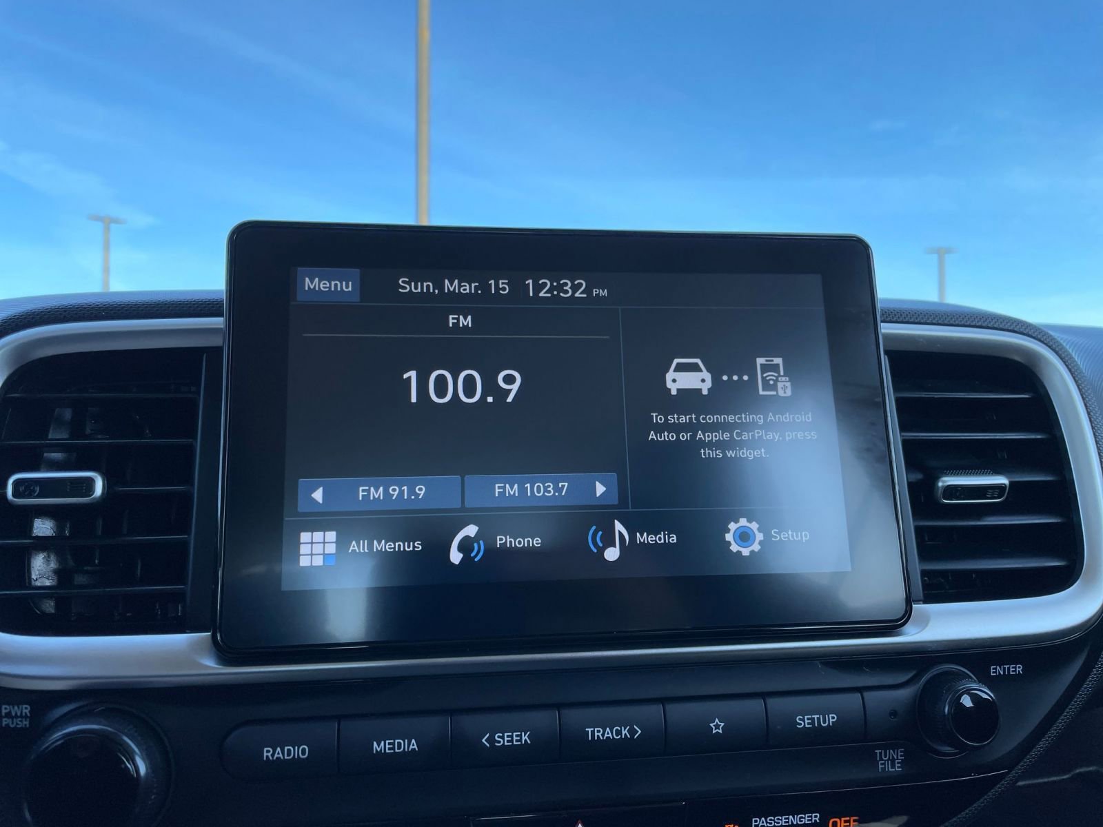 Used 2025 Hyundai Venue SEL image 20