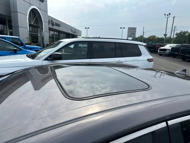 Used 2022 Toyota Camry SE FWD image 5