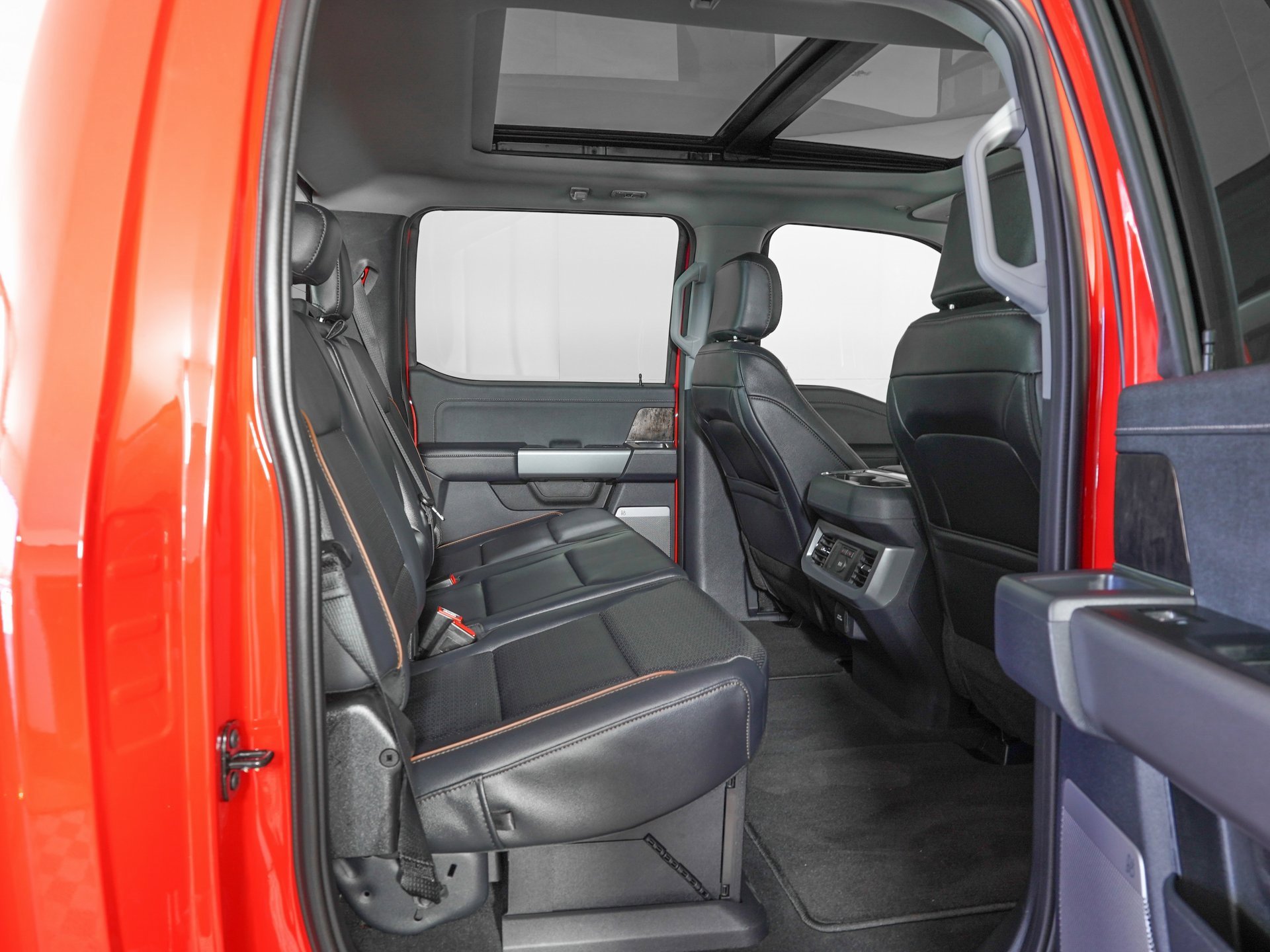 Used 2026 Ford F450 Lariat w/ FX4 Off-Road Package image 8