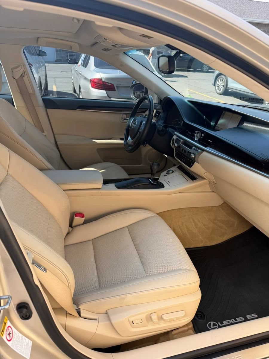 Used 2014 Lexus ES 350 w/ Luxury Package FWD image 12