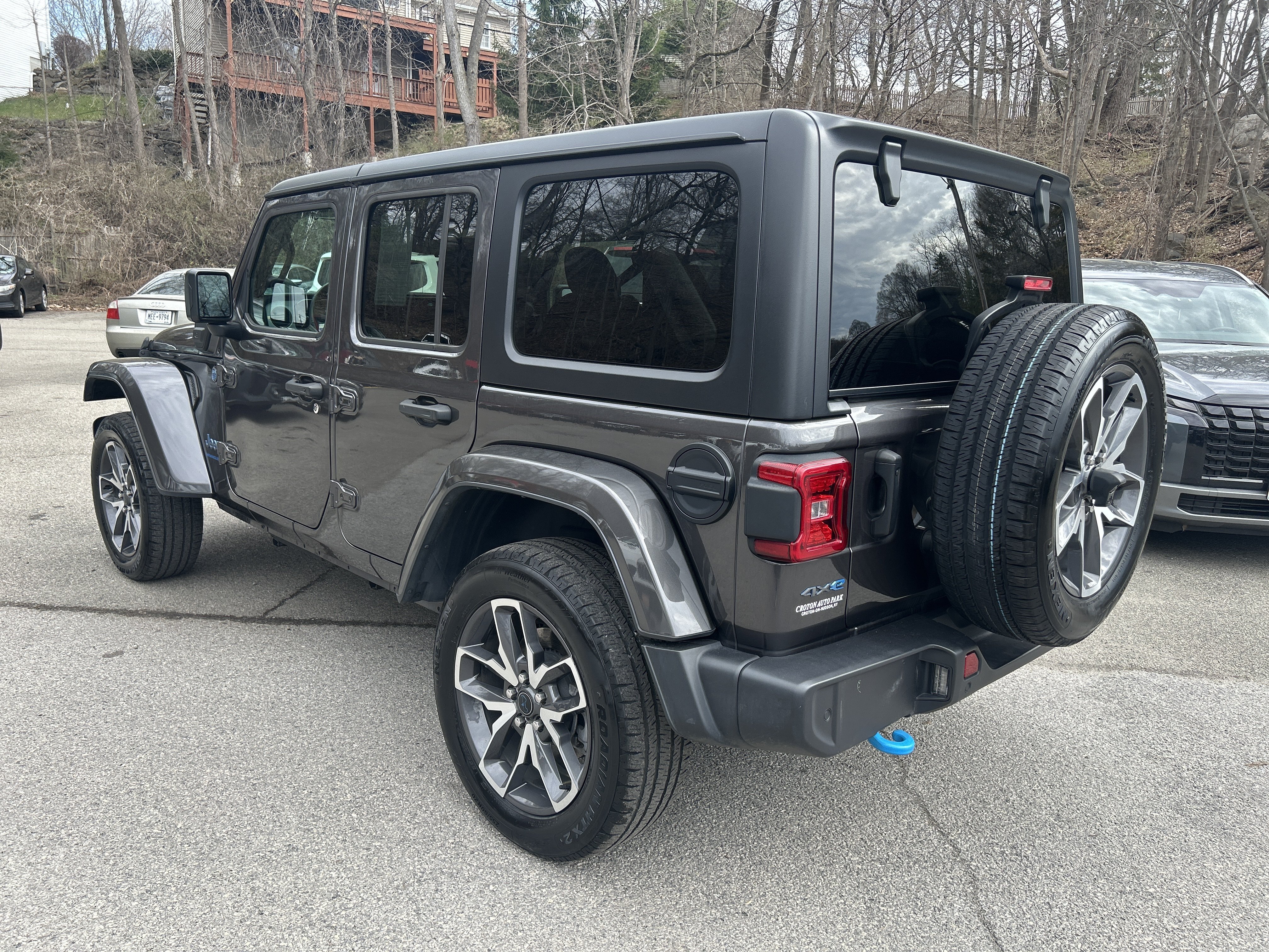 Used 2024 Jeep Wrangler Unlimited w/ Convenience Group AWD/4WD image 8