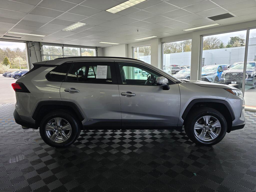 Used 2025 Toyota RAV4 XLE image 2