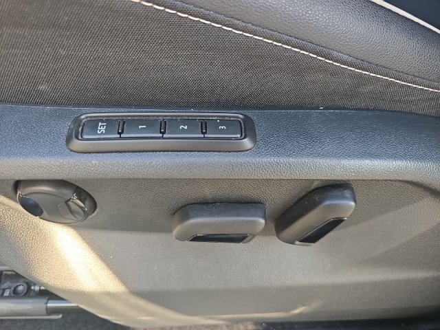 Used 2022 Volkswagen Tiguan SEL R-Line AWD/4WD image 17