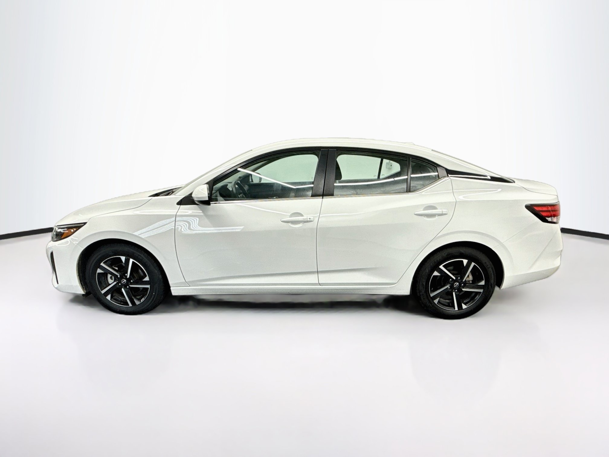 Used 2025 Nissan Sentra SV FWD image 4