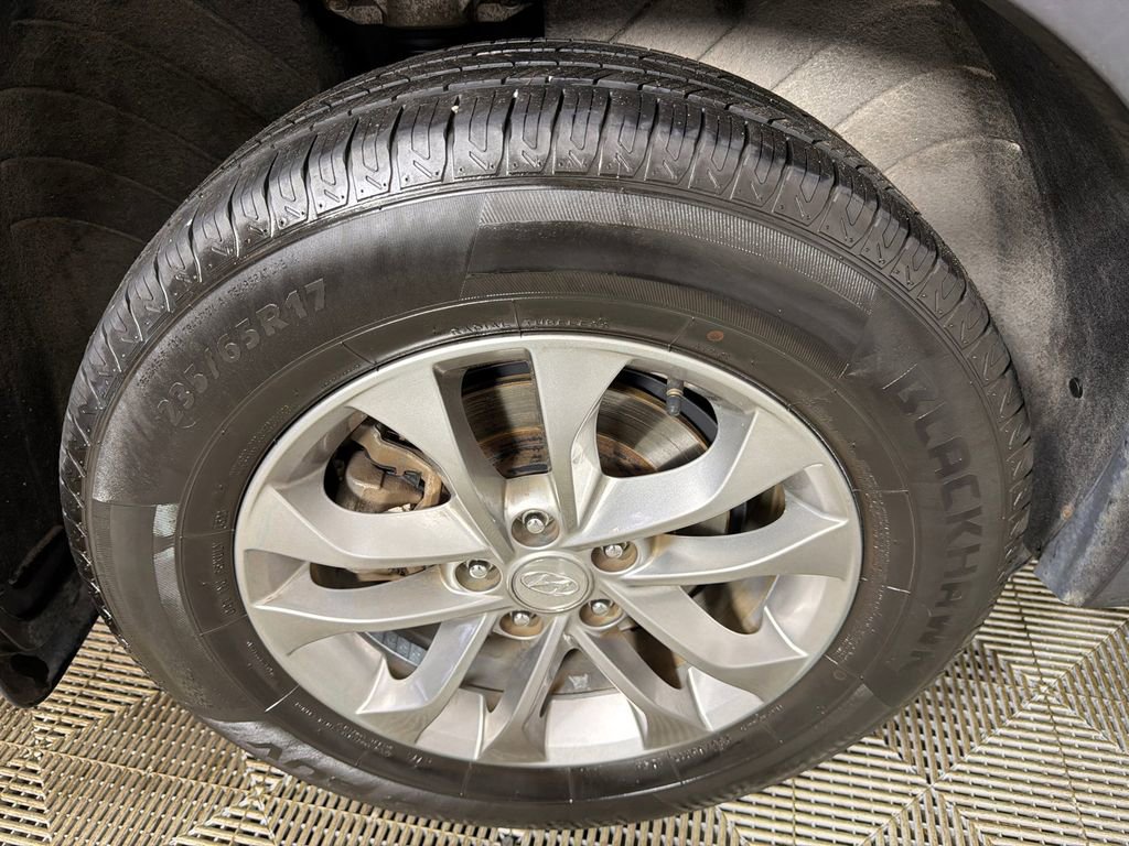 Used 2019 Hyundai Santa Fe SE FWD image 17