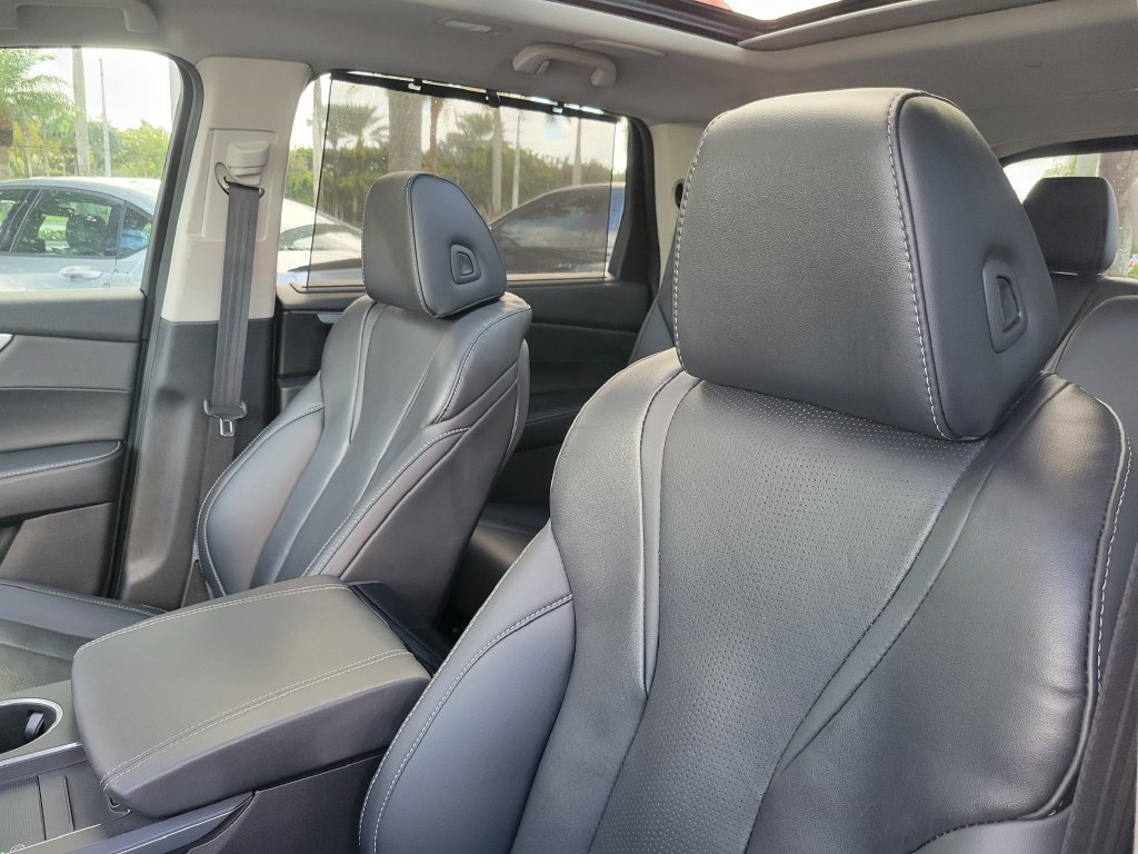 Used 2025 Acura MDX w/ Technology Package FWD image 18