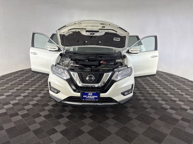 Used 2020 Nissan Rogue SV image 11