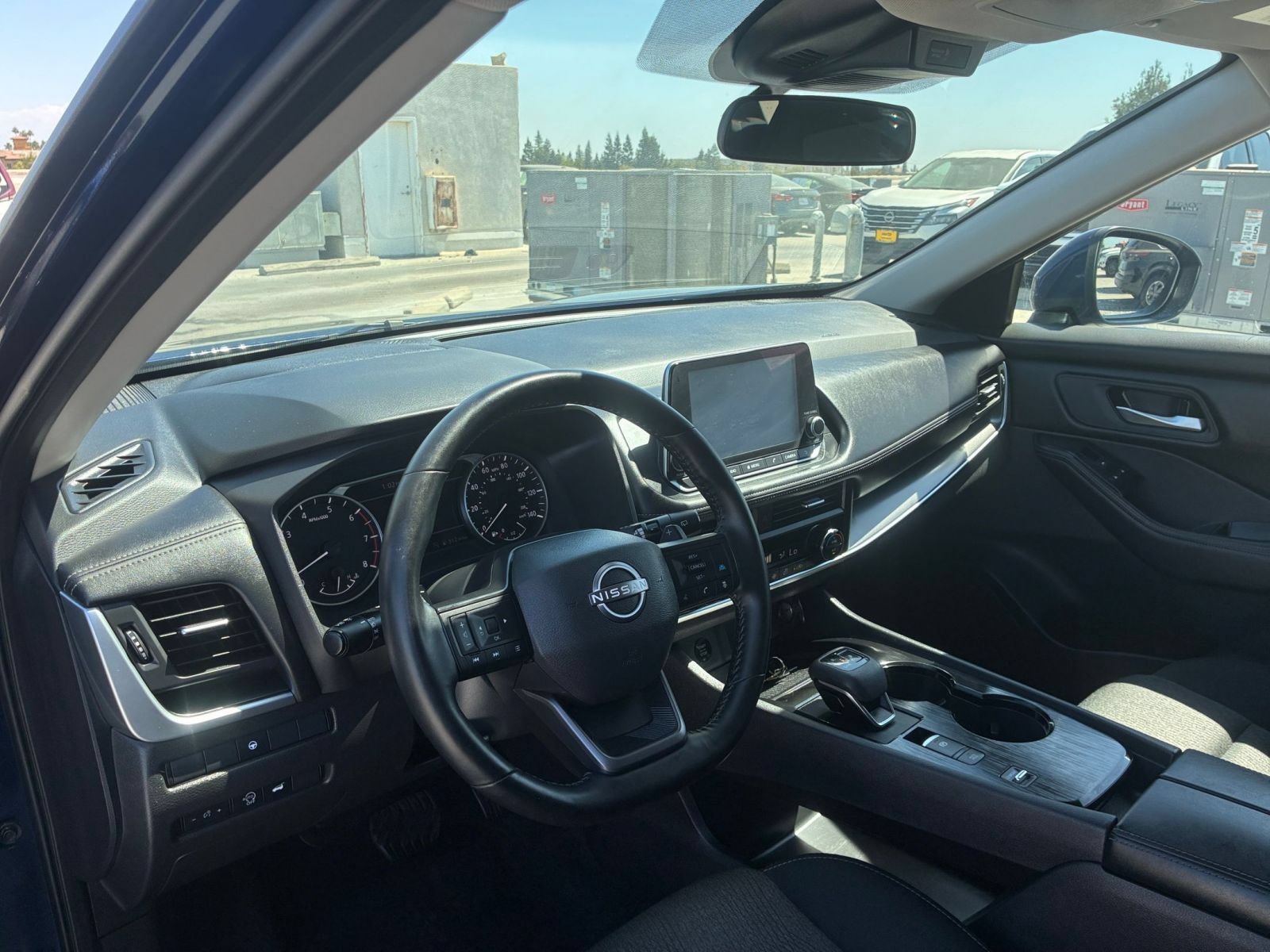 Used 2025 Nissan Rogue SV FWD image 35