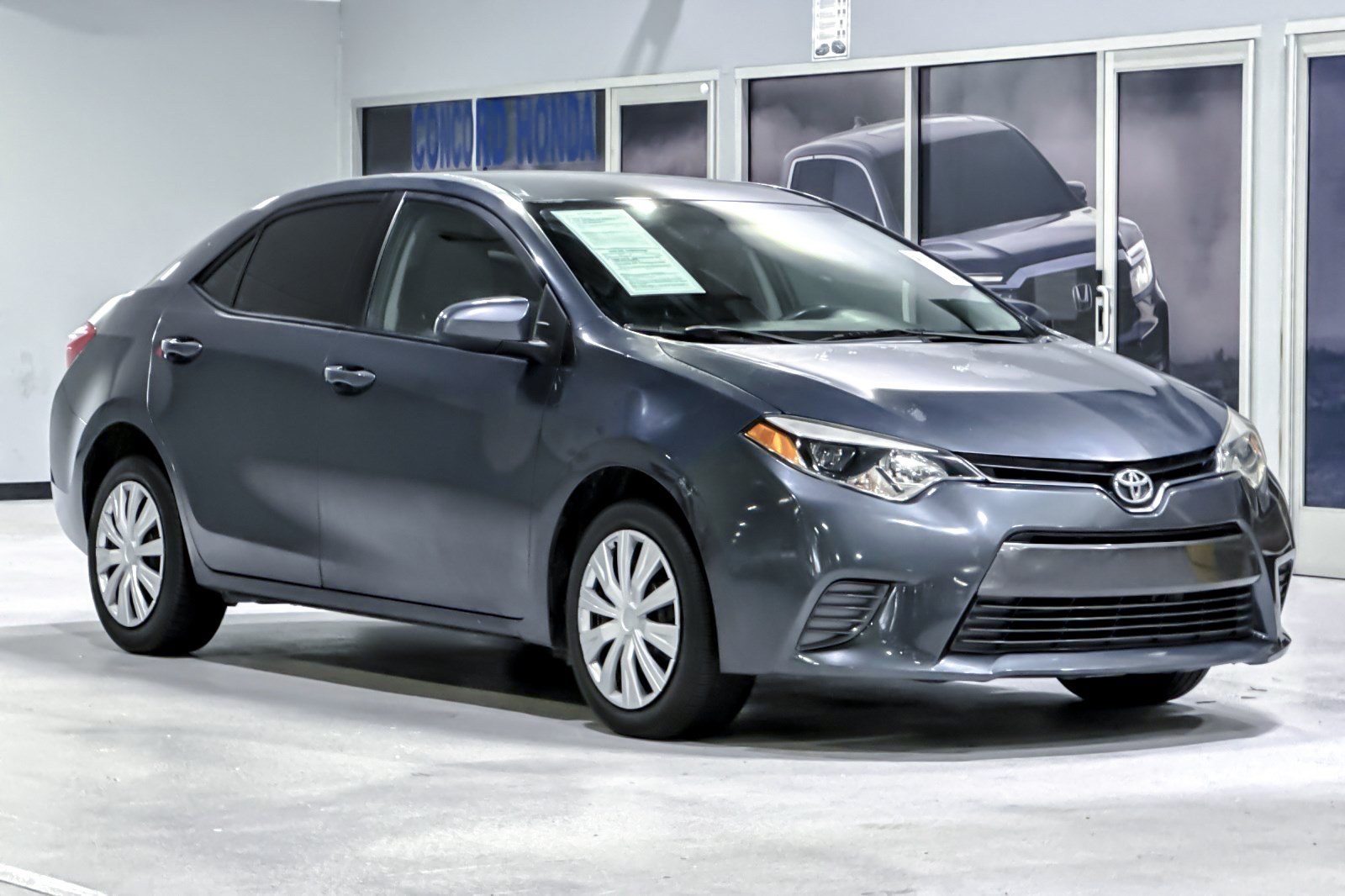 Used 2015 Toyota Corolla LE FWD image 7