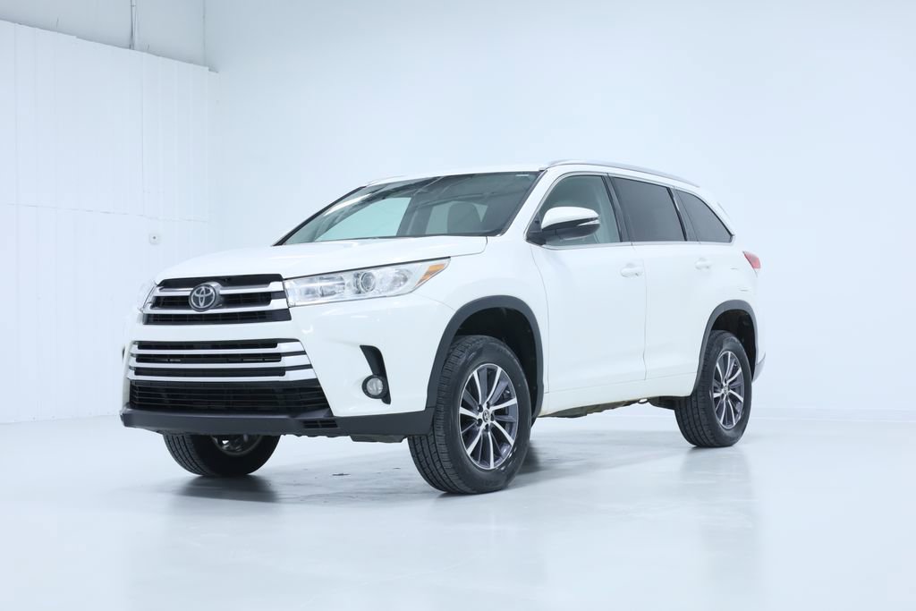 Used 2017 Toyota Highlander XLE image 1
