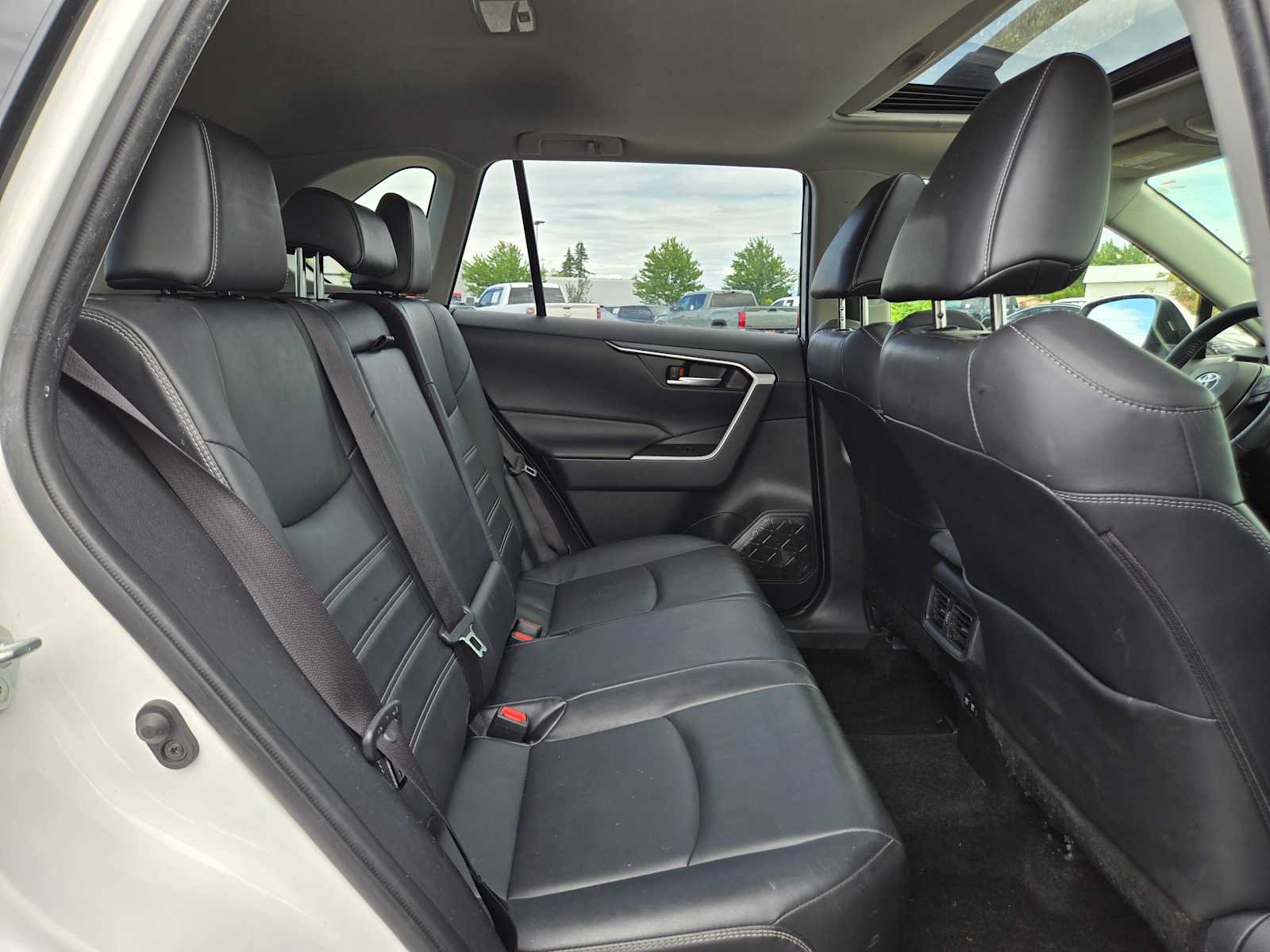 Used 2020 Toyota RAV4 XLE Premium AWD/4WD image 15