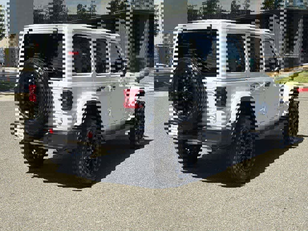 Used 2025 Jeep Wrangler Sahara image 6