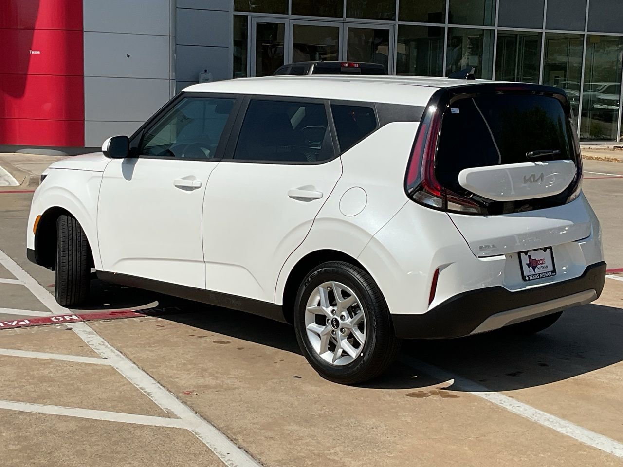 Used 2025 Kia Soul LX w/ LX Technology Package image 7