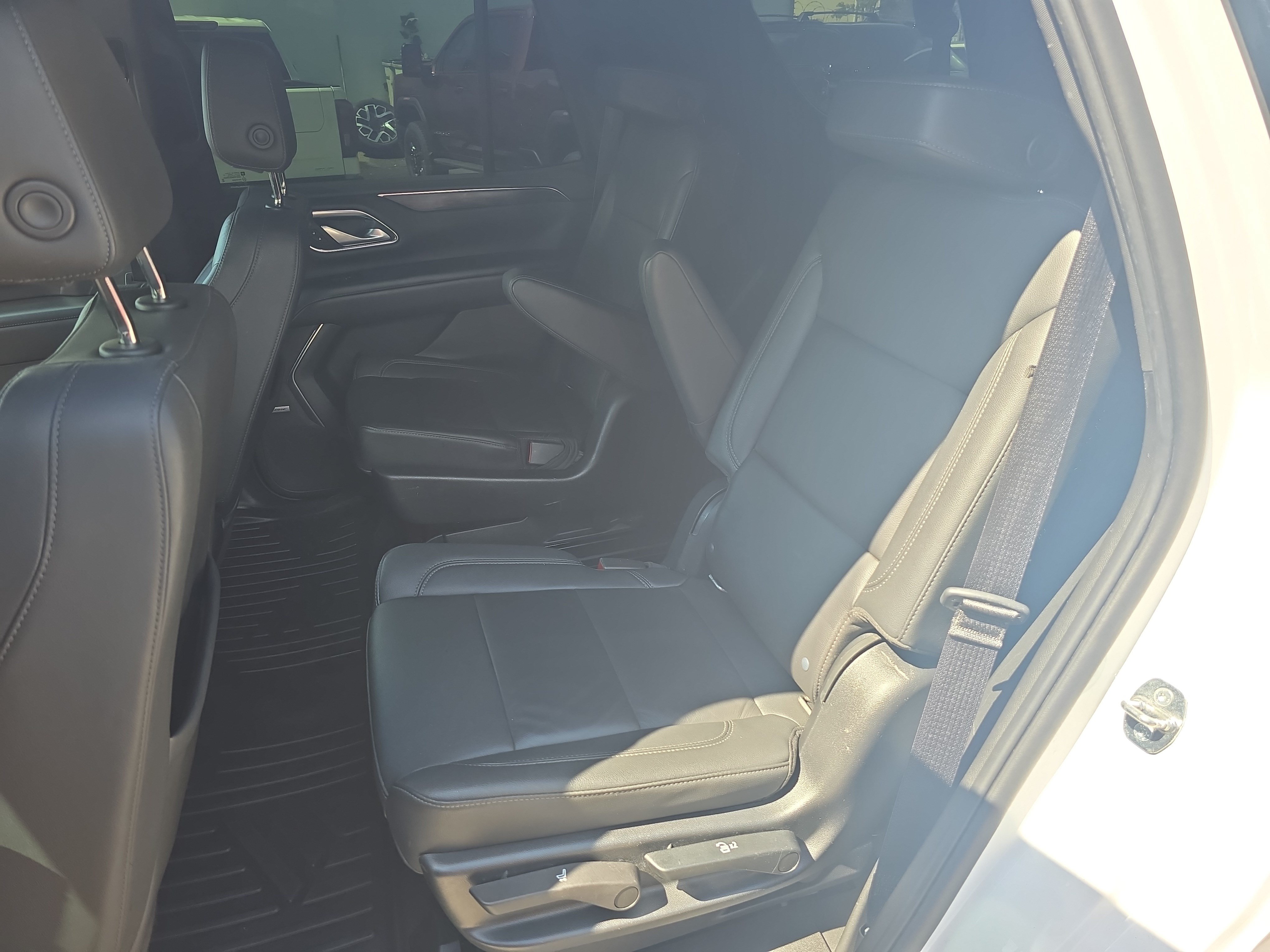 Used 2022 Chevrolet Tahoe Z71 w/ Z71 Off-Road Package AWD/4WD image 15