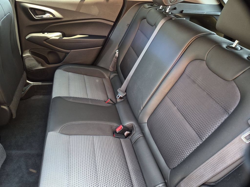 Used 2025 Chevrolet Trax LT w/ LT Convenience Package FWD image 27